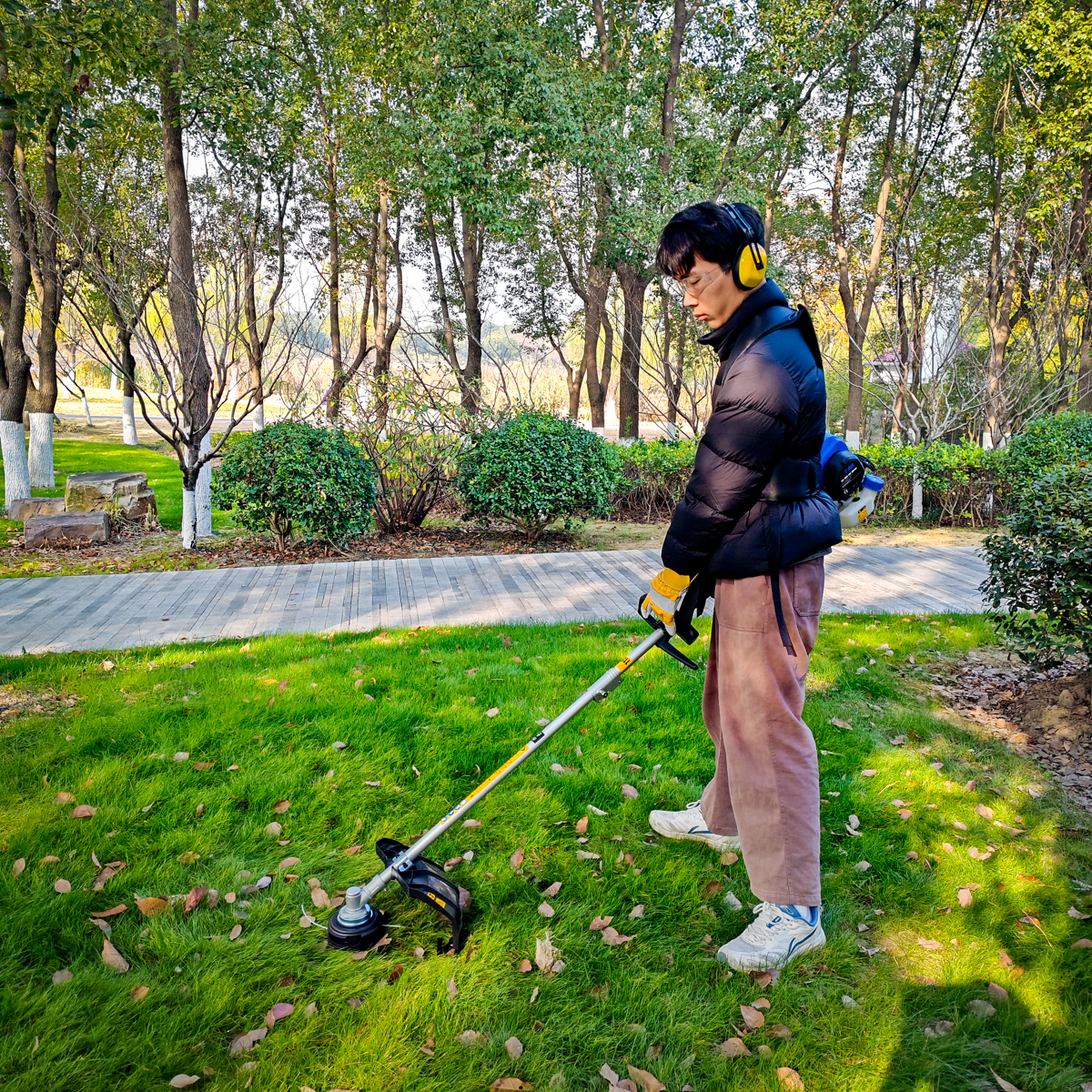 SGS 52cc 5-in-1 Petrol Multi Tool Garden Set: Chainsaw Trimmer Strimmer Pruner & Brushcutter